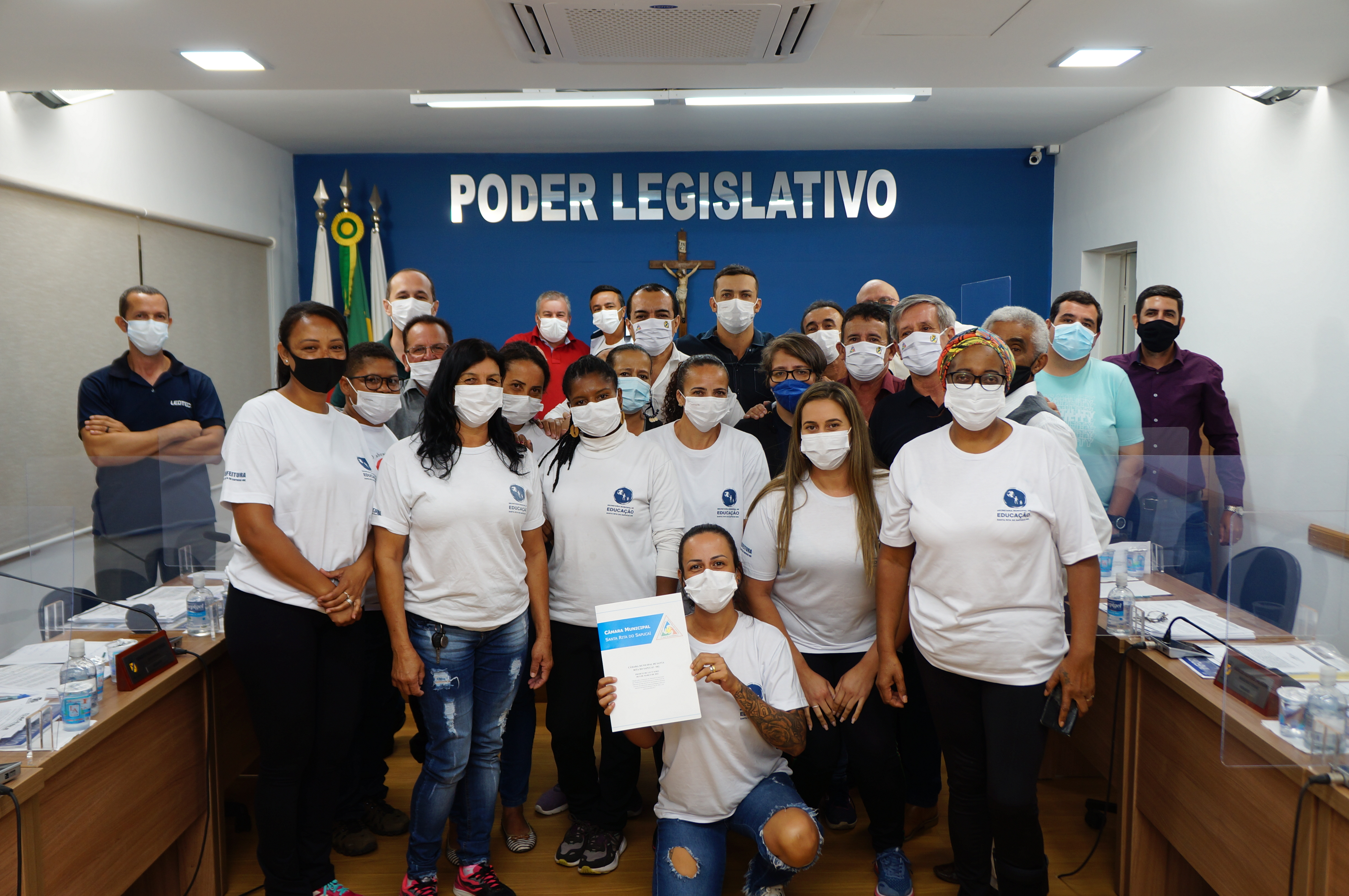 Câmara aprova adicional para profissionais da educação e convoca secretário