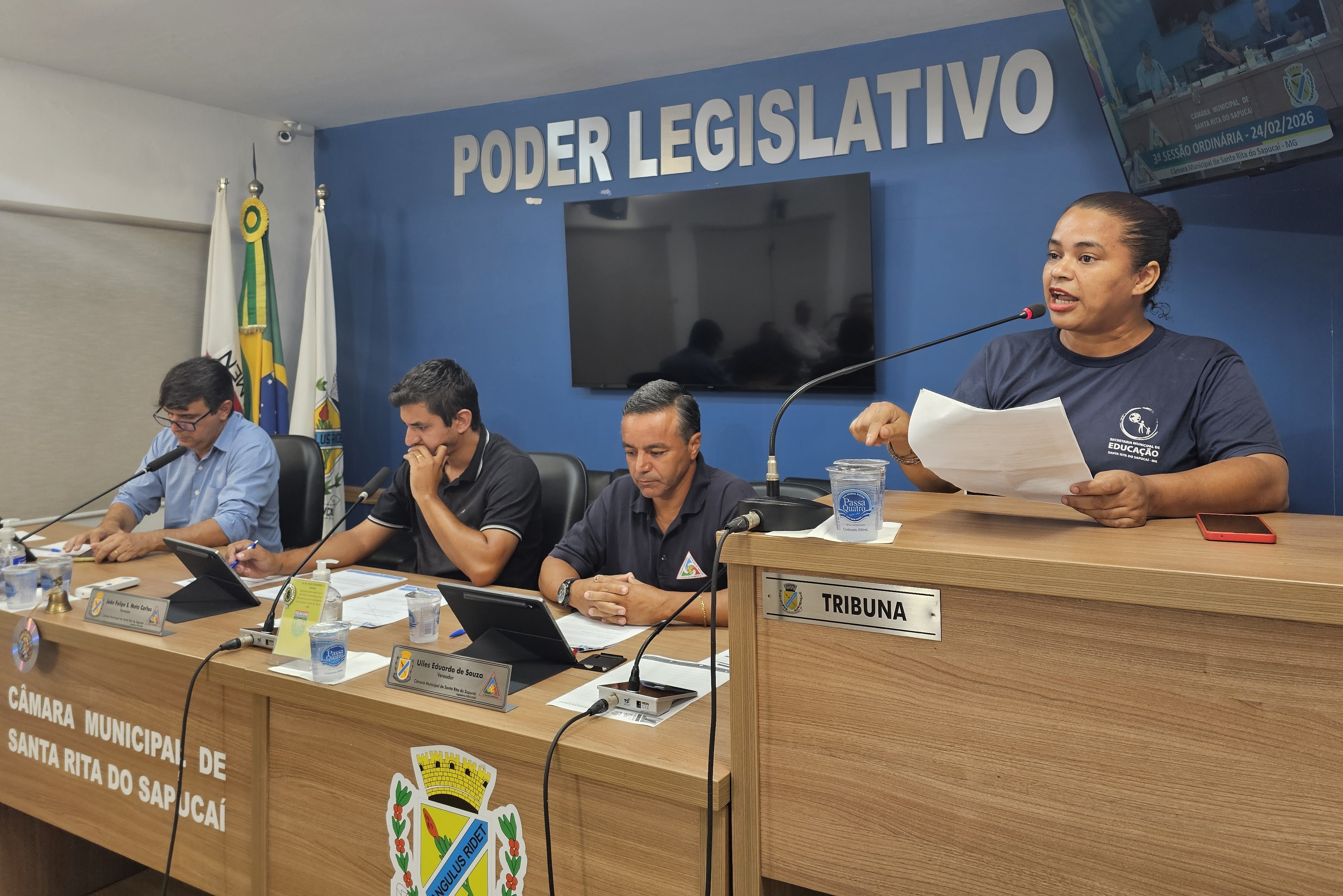 Câmara aprova investimentos e recebe auxiliares de creche