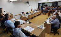 Câmara aprova reajuste para servidores e vota reforma administrativa