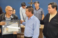 Câmara debate LDO e celebra 50 anos de docência de Paulo Renato