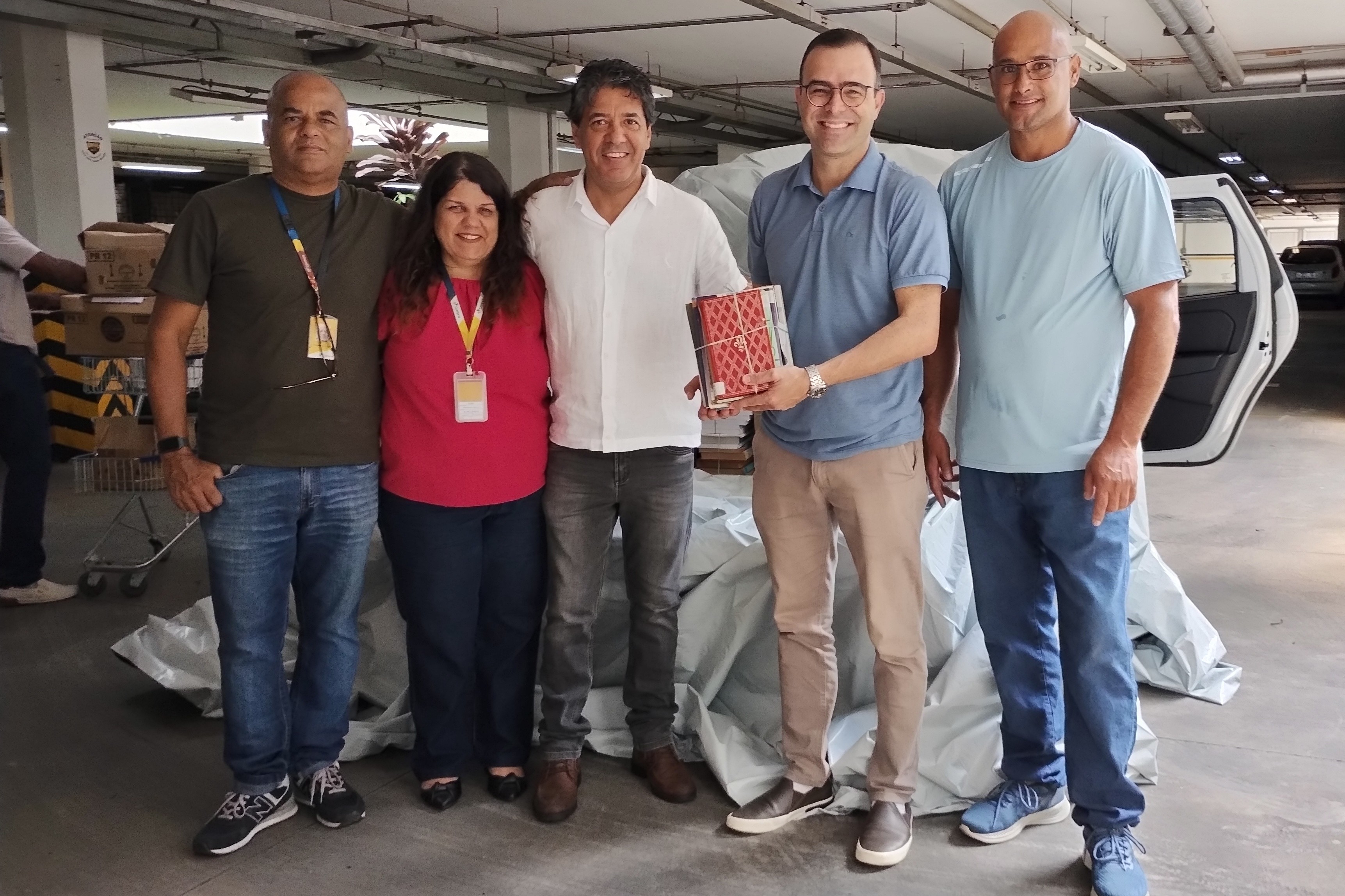 Câmara recebe livros doados pelos Correios e planeja ponto de leitura