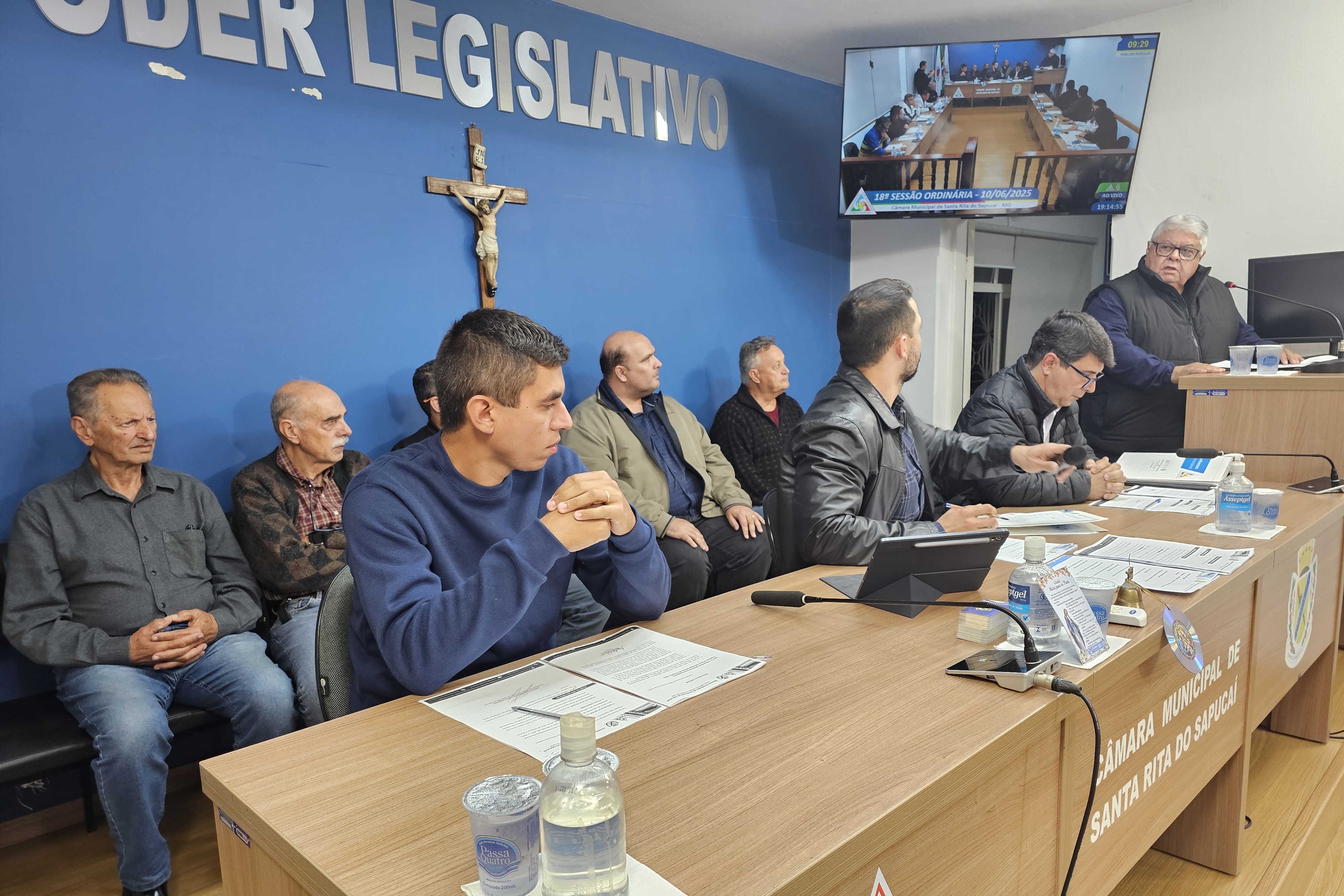 Câmara recebe manifesto de instituições por união e decoro