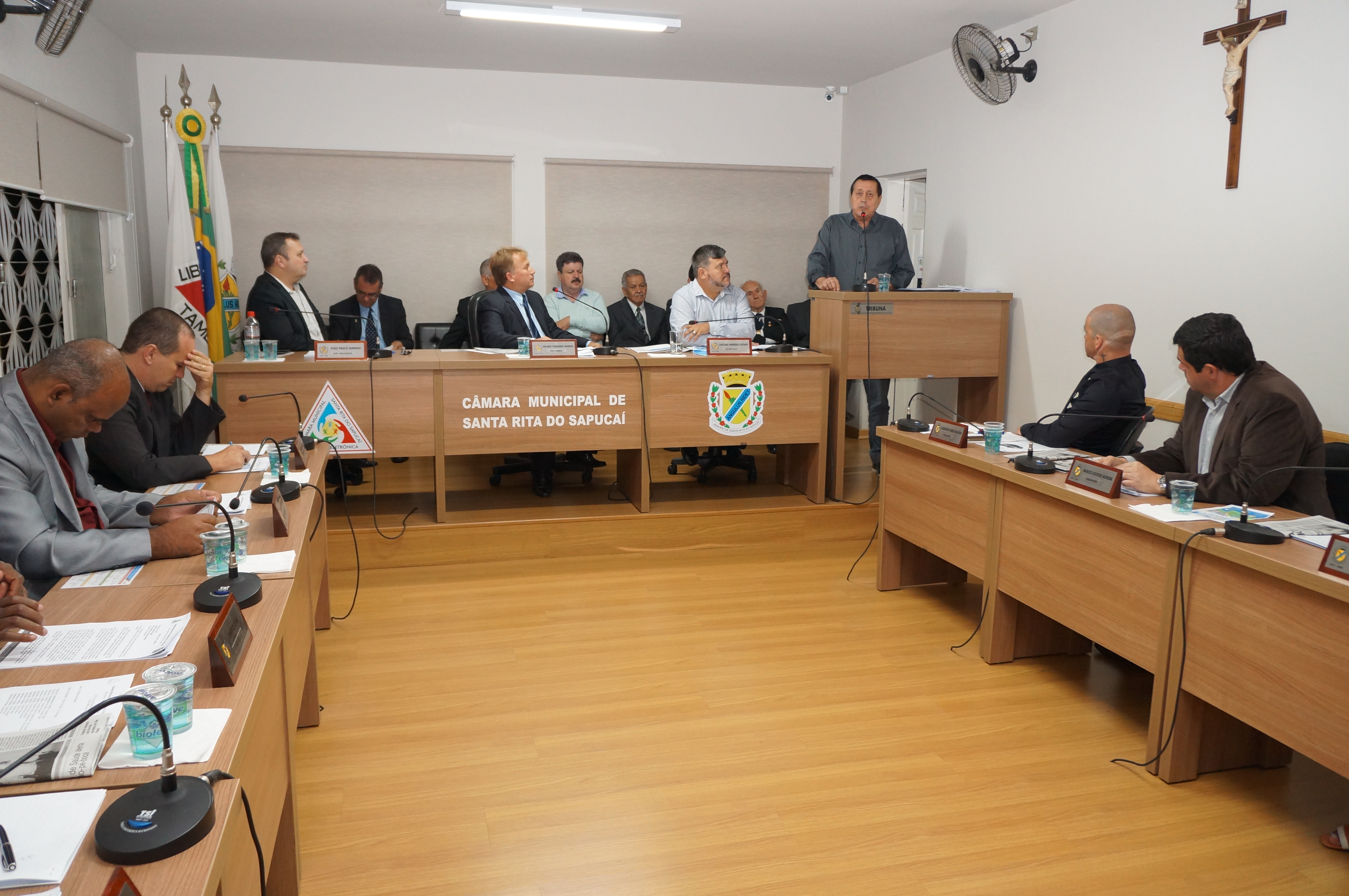 Homenagens e transmissão do cargo de prefeito marcam a 11ª Reunião Ordinária