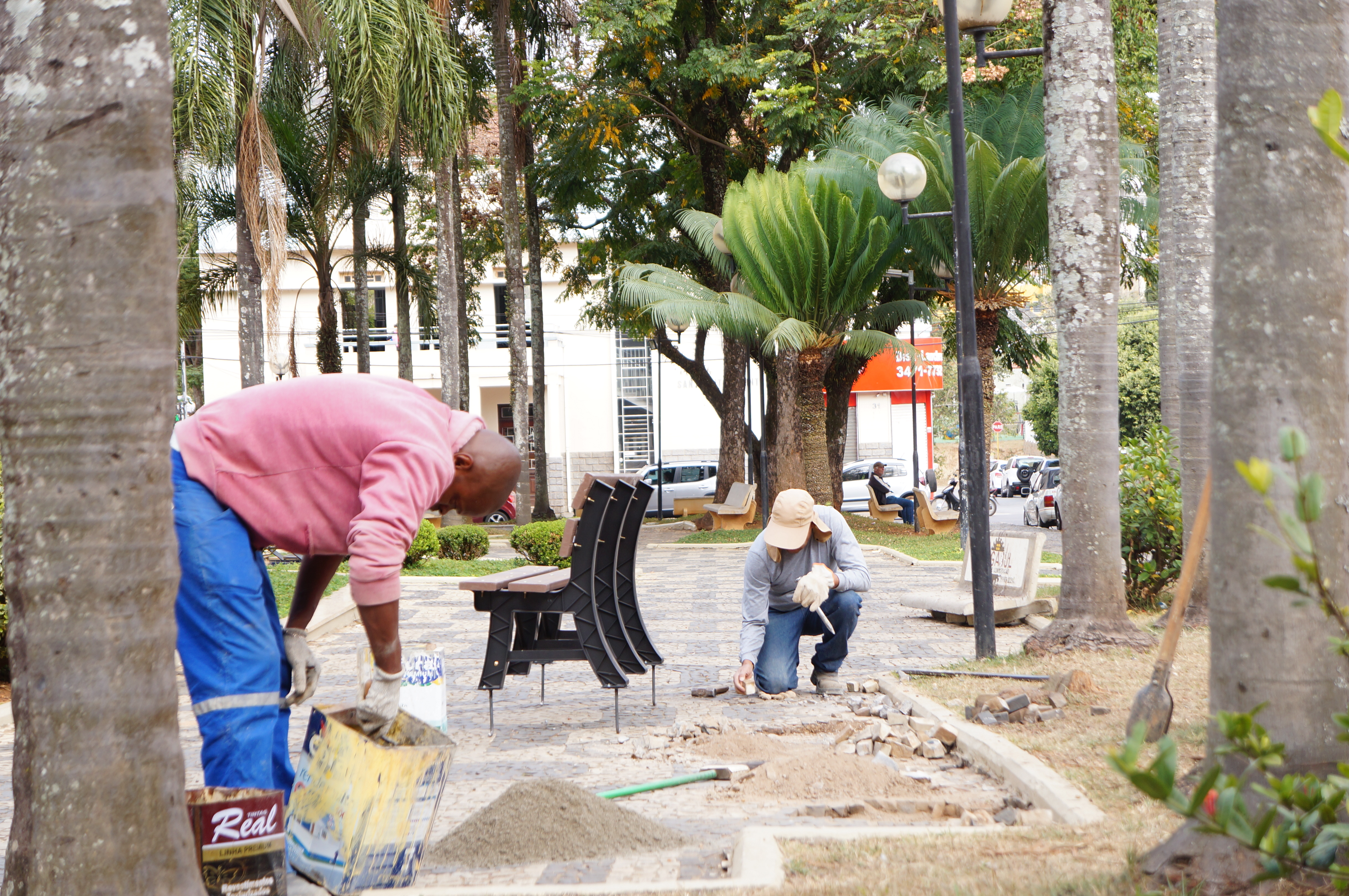 Praça Santa Rita recebe revitalização solicitada pela Câmara Municipal