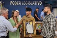 Vereadores condecoram policial e ouvem mães de autistas