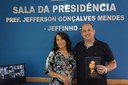 Primeira vereadora do município lança autobiografia e apresenta obra à Câmara