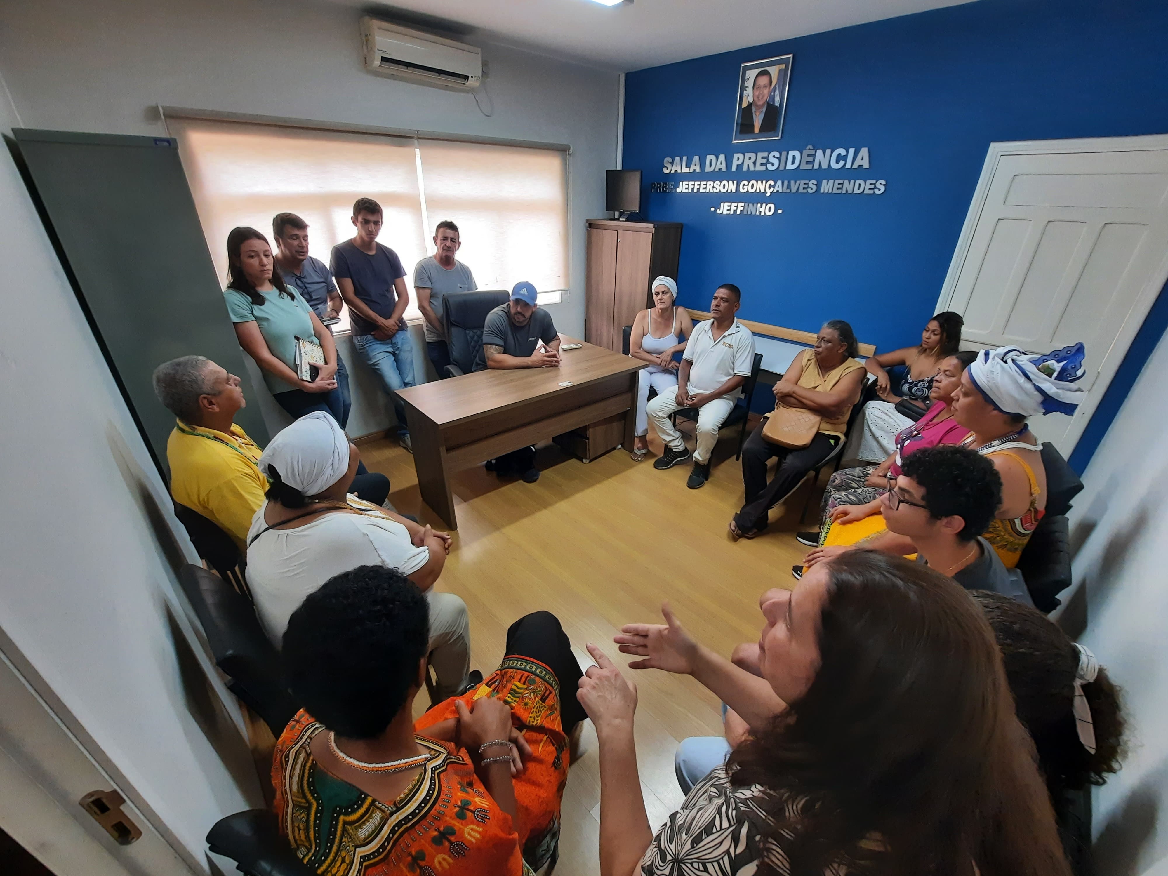 Representantes de terreiros de umbanda e candomblé são recebidos na Câmara Municipal